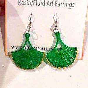 Drop earrings resin green & gold